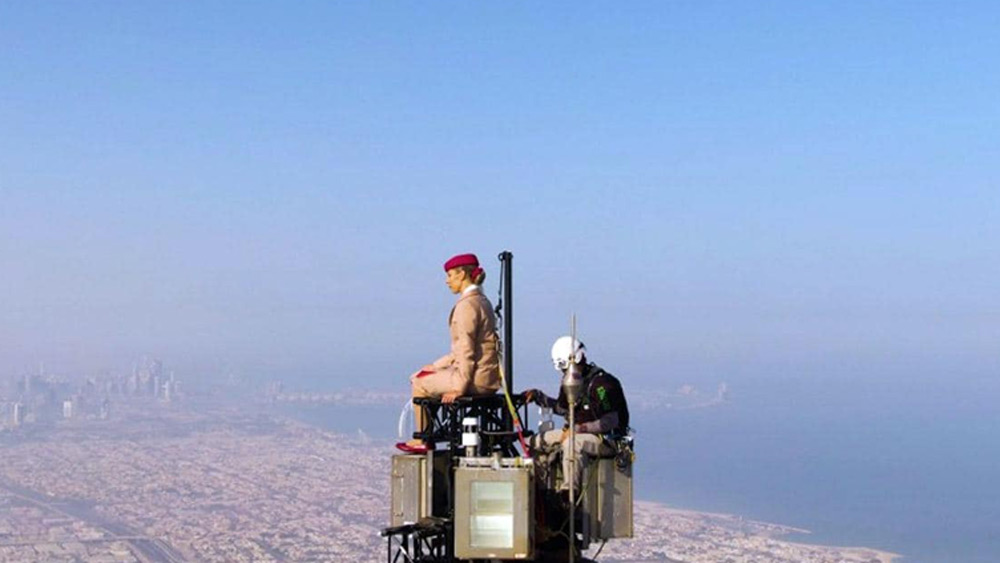 সম্প্রতি এমিরেটস সংস্থার একটি বিজ্ঞাপন ভাইরাল হয়ে গিয়েছে। ব্রিটেন ভ্রমণে এমিরেটস বিমান সংস্থাকে লাল তালিকা থেকে বাদ দেওয়া হয়েছে। এর পরই ওই বিজ্ঞাপন বানিয়েছে এমিরেটস।