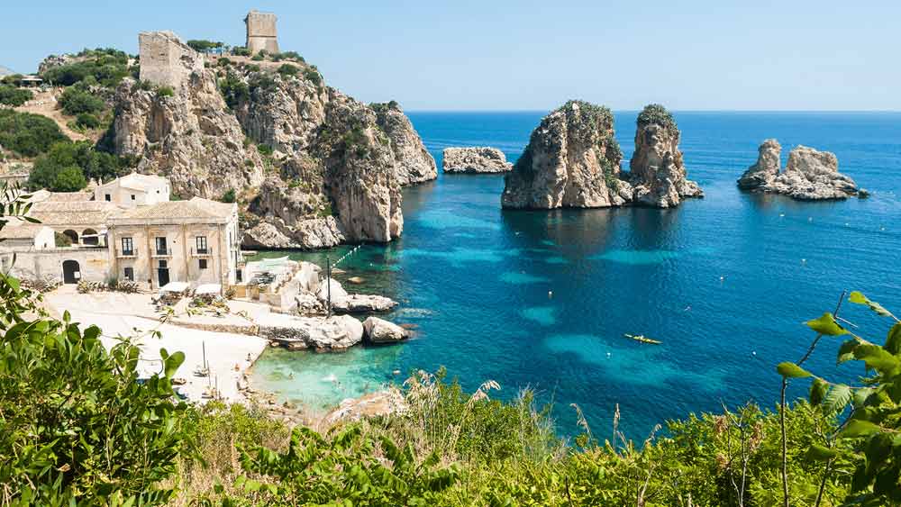 দু’হাজারের বেশি বছর ধরে সমুদ্রের নোনা জলে থাকা সত্ত্বেও সেগুলি প্রায় অক্ষত অবস্থাতেই রয়েছে। পাত্রগুলি আকারে বেশ বড় এবং স্থানান্তরের সুবিধার্থে প্রত্যেকটিই দু’টি হাতল যুক্ত।