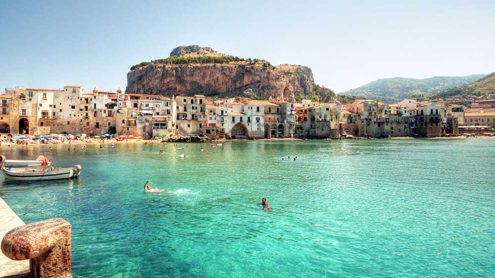 প্রত্নতত্ত্ববিদেরা জানাচ্ছেন, একটি জাহাজের মধ্যে এই পাত্রগুলি রয়েছে। তবে সেগুলি সবই ফাঁকা।