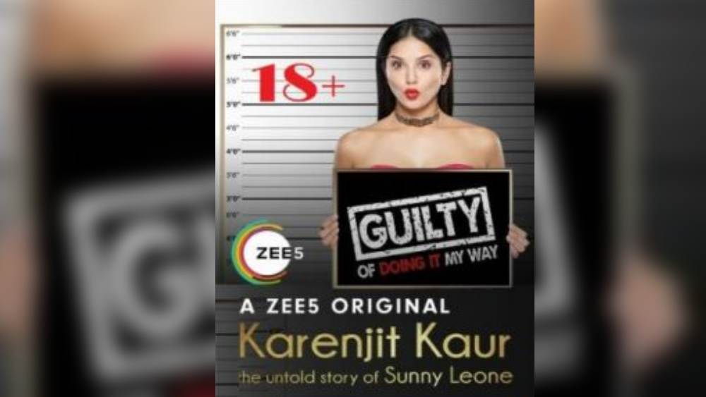 তাঁর জীবনীচিত্র নিয়ে একটি ওয়েব সিরিজ বানানো হয়, ‘করণজিৎ কৌর: দ্য আনটোল্ড স্টোরি অব সানি লিওনি’। সেই ওয়েব সিরিজ সম্পর্কে তিনি বলেছিলেন, ‘‘আমার জীবনের কিছু অন্ধকার অধ্যায় রয়েছে। সেগুলোতে ফিরে যাওয়া খুব সহজ কাজ নয়। আমি যে অধ্যায়গুলো পেরিয়ে এসেছি, সে সব আমার কাছে এখন দুঃস্বপ্নের মতো। মা মারা গেলেন, বাবার ক্যানসার ছিল, কিছুদিনের মধ্যে বাবাও চলে যান। বিয়ে করলাম। টিভি শো শুরু করলাম। সে সব দিন খুব দ্রুত কেটে গিয়েছিল। এমন অনেক স্মৃতি রয়েছে, সে সব আর ফিরে দেখতে চাই না।’’