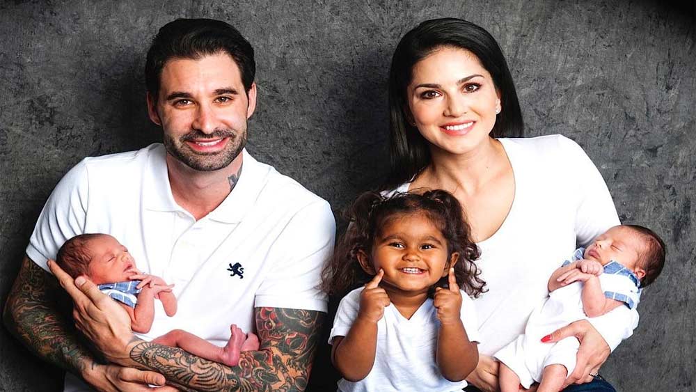 নিশা, আয়ার, নোয়া— তিন সন্তানের প্রতিই অত্যন্ত যত্নশীল সানি। স্বামী ও তিন সন্তানের সঙ্গে তাঁর সম্পর্ক অনেকটা ‘তার পর…তাঁরা সুখে শান্তিতে বাস করতে লাগলেন।’