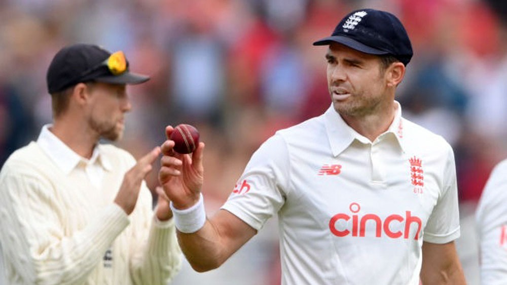 ফের একবার পাঁচ উইকেট নিয়ে নজির গড়ার পর জেমস অ্যান্ডারসন। ছবি - টুইটার 