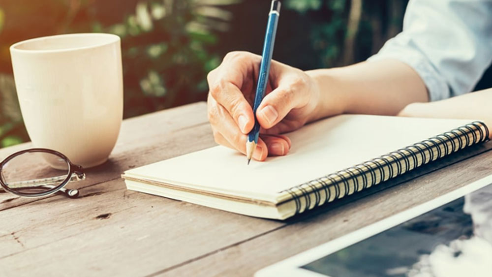 ক্লাসে যা শিখতেন, সেটুকুই ছিল তাঁর সম্বল। বাকি সব নিজেকেই অনুশীলন করে নিতে হত। কারণ সহপাঠীদের মতো আলাদা টিউশন নেওয়ার সামর্থ্য তাঁর ছিল না।