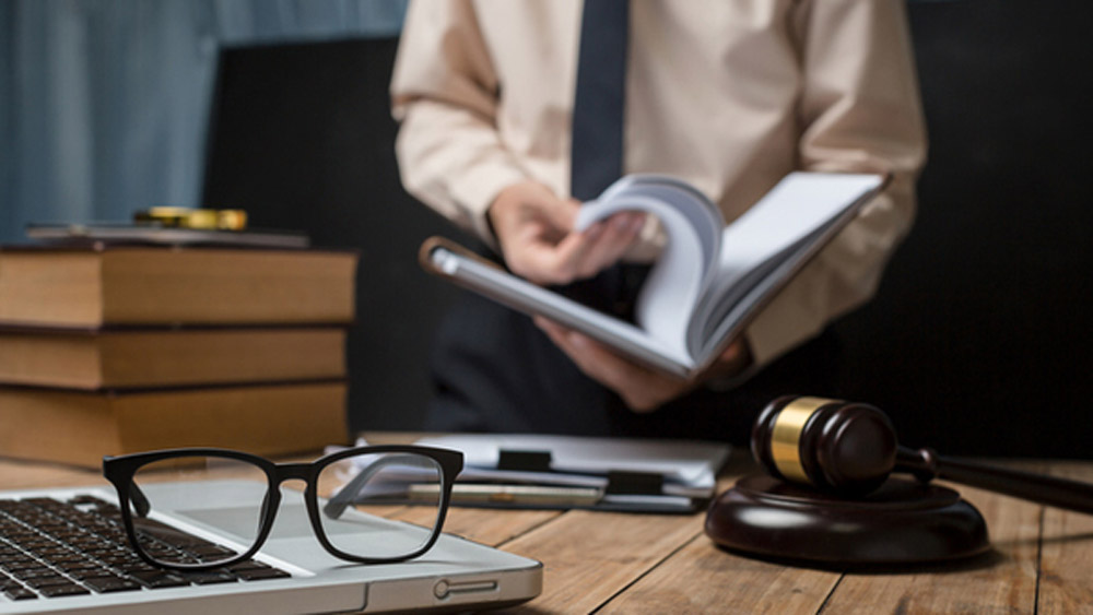 নিতিনের সঙ্গে আরও অনেকে যোগ দিয়েছেন এই কাজে। নিতিনের আইন কলেজের শিক্ষকদের অনেকেই এগিয়ে এসেছেন।