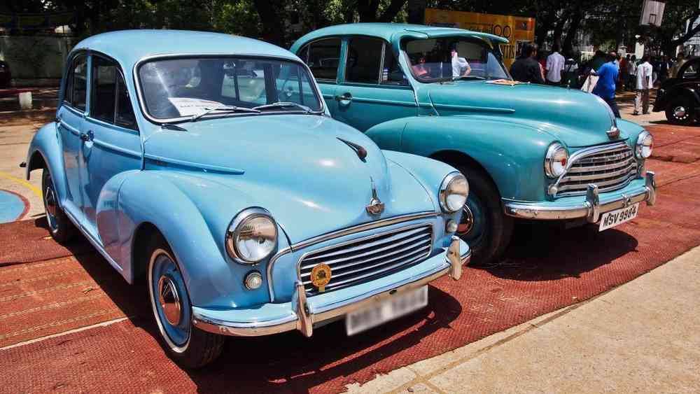 বেবি হিন্দুস্তান: মরিস মাইনর গাড়ির আদলে তৈরি এই গাড়িটির সব যন্ত্রাংশ ভারতে বানানো। এই গাড়িটি হিন্দুস্তান মোটরসকে বিপুল জনপ্রিয়তা দেয়। ১৯৫০-এ প্রথম বাজারে আসে গাড়িটি। 