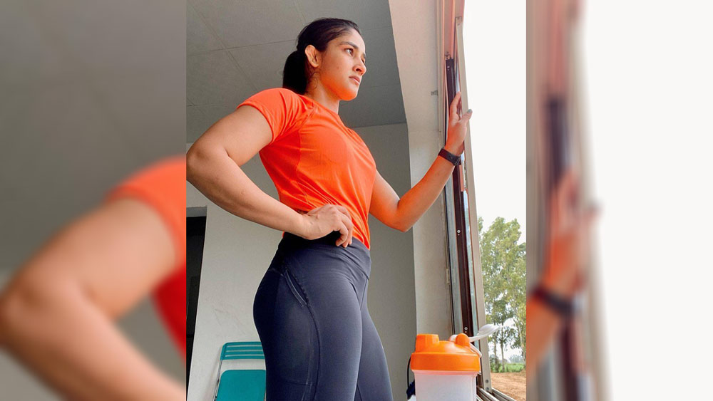 কুস্তির আখড়াতেই একে অপরের প্রেমে হাবুডুবু খেতে শুরু করেছিলেন দু’জনে। ২০২০ সালে সঙ্গীতার সঙ্গে বিয়ে হয় বজরংয়ের।