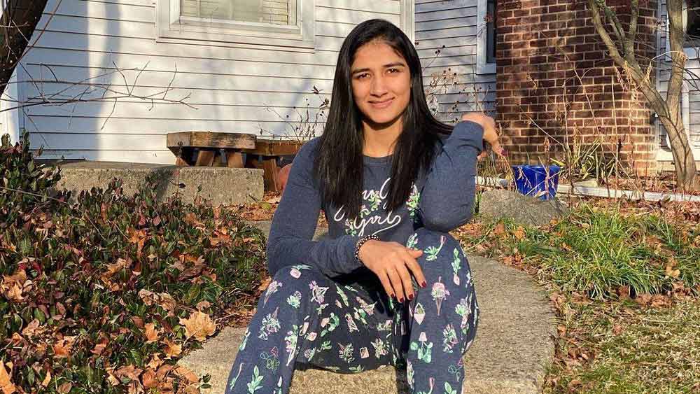 না, সঙ্গীতা ফোন করেননি। পরে জানান, বজরংকে ফোন করার কথা তাঁর মাথাতেই আসেনি।