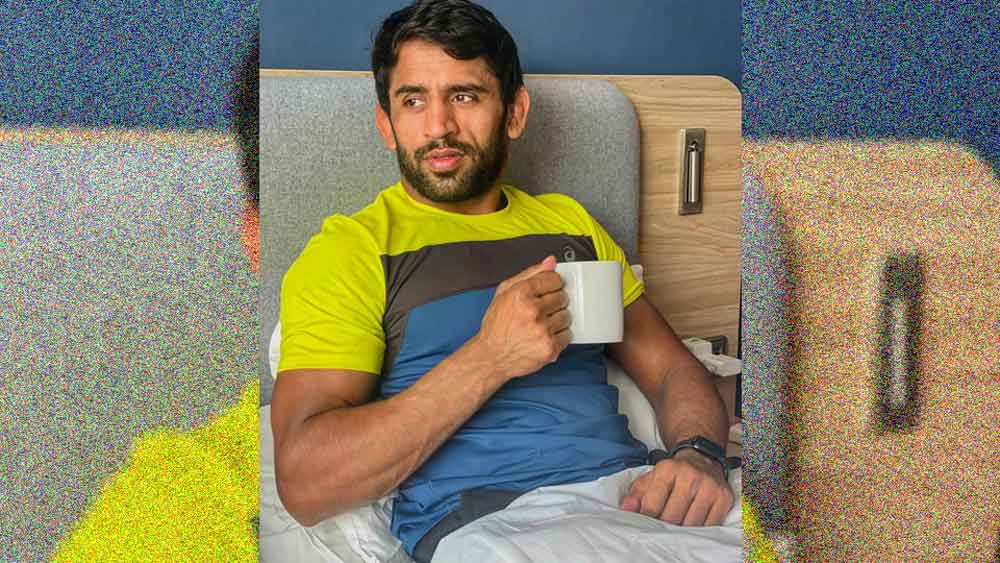 এক দিন একটি ছোট হোয়াটসঅ্যাপ বার্তায় বজরং নিজেই তাঁকে প্রেমের প্রস্তাব দিয়ে দেন। খুশিতে যেন বাক্যহারা হয়ে গিয়েছিলেন সঙ্গীতা।