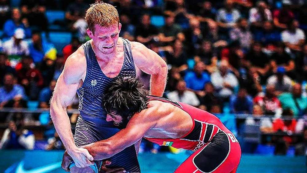 এর পর যে দিন ফের সঙ্গীতার মুখোমুখি হন, সে দিন বজরং সাহস করে ফোন না করার কারণই জিজ্ঞেস করে বসেন। সঙ্গীতার উত্তরে কষ্ট পেয়েছিলেন। কিন্তু এত সহজে হাল ছাড়ার পাত্র ছিলেন না তিনি।