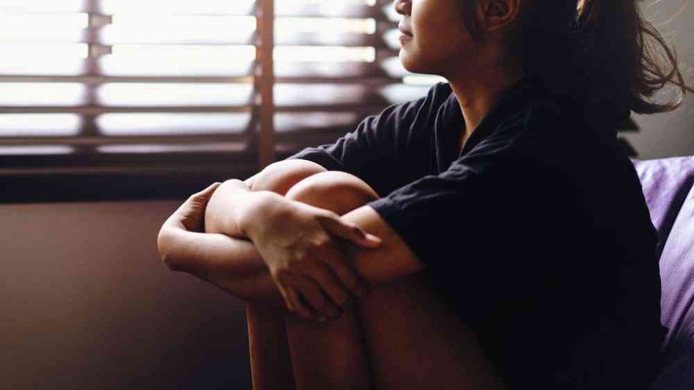 কোন ধরনের কথা মেয়েদের আঘাত দেয়