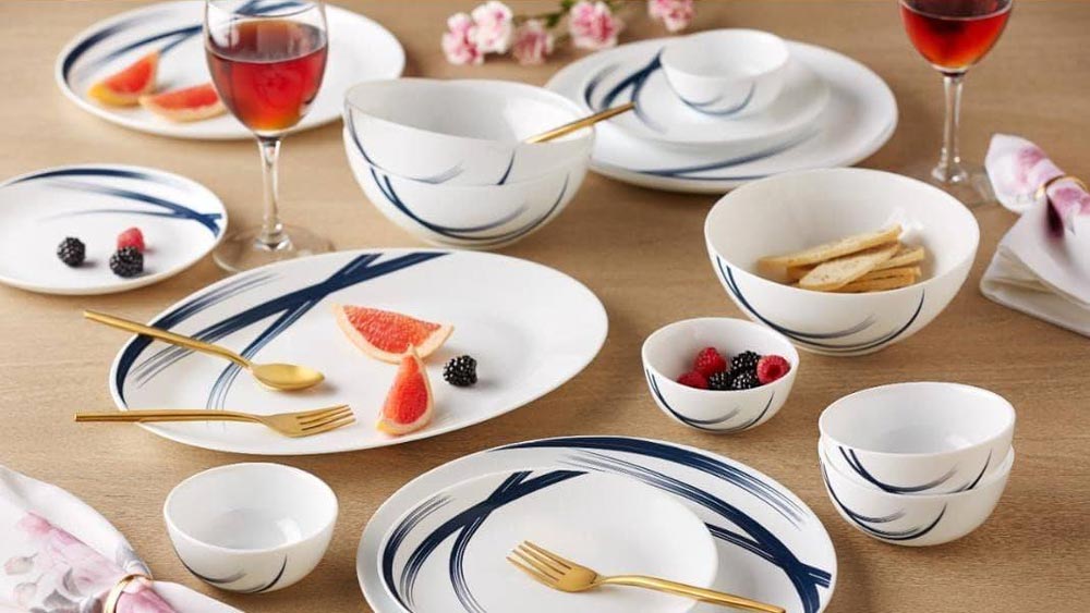 তারপরই কাচের সামগ্রী উৎপাদনকারী সংস্থা বোরোসিল স্থাপন করেন তারা। ১৯৬২ সালে মুম্বইয়ে বোরোসিল সংস্থা স্থাপন করে খেরুকা পরিবার। আমেরিকার কর্নিং গ্লাস ওয়ার্কস-এর সঙ্গে যৌথভাবে এই সংস্থা চালু হয়েছিল।