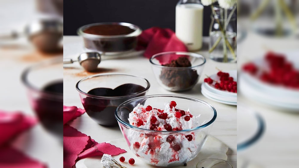 বহু আগে কলকাতায় পাটের সামগ্রীর ব্যবসা ছিল খেরুকা পরিবারের। পরিশ্রম করে এই ব্যবসা দাঁড় করিয়েছিল খেরুকা পরিবার। পরবর্তীকালে সেই ব্যবসা বিপুল ক্ষতির সম্মুখীন হয়।