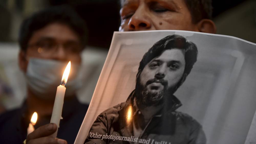 ১৬ জুলাই তালিবান হত্যা করে দানিশ সিদ্দিকিকে। বিখ্যাত এই চিত্র সাংবাদিকের মৃত্যুতে বিশ্ব জুড়ে আলোচনা শুরু হয়। 