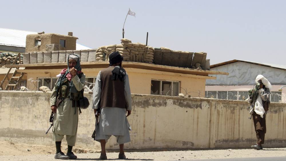 ১৪ অগস্ট, শনিবার তালিবানের দখলে যায় মাজার-এ-শরিফ। তিন দিন আগেই এই প্রদেশে গিয়েছিলেন প্রেসিডেন্ট আশরফ গনি। পতনের সঙ্গে সঙ্গেই কাবুলের খুব কাছে এসে পড়ে তালিবান। 