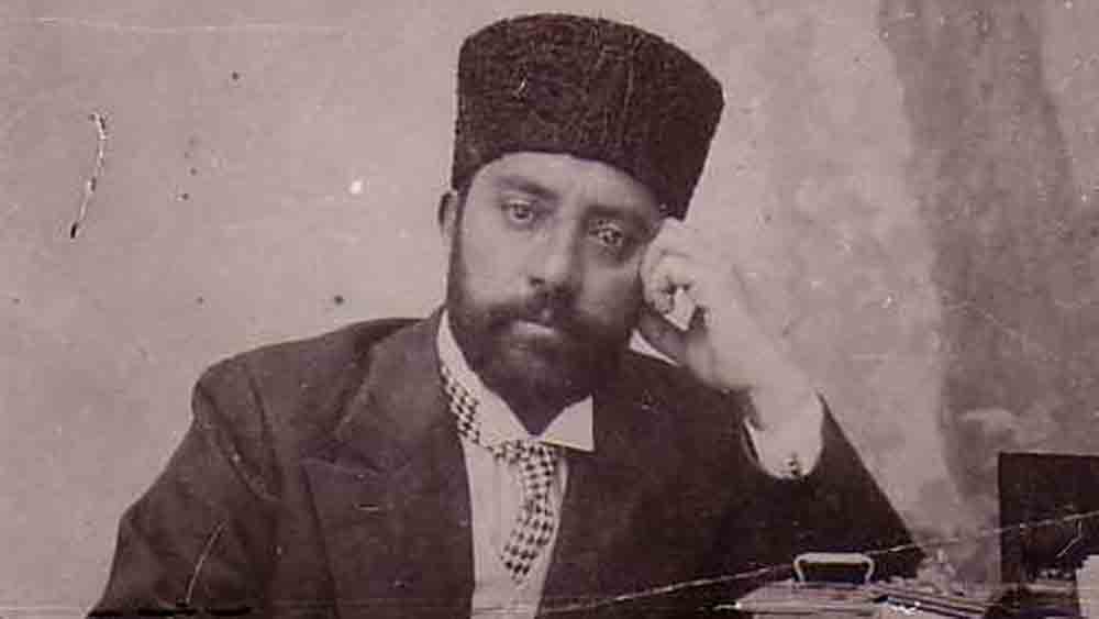 ১৮৯৯ সালের ২৪ নভেম্বর সিরিয়ার দামাস্কাসে জন্ম সোরাইয়ার। তাঁর বাবা ছিলেন সর্দার মাহমুদ বেগ তর্জি। ধর্ম নিরপেক্ষ, আধুনিক আফগানিস্তানের প্রতিষ্ঠায় আজীবন লড়াই করে গিয়েছেন তিনি। আফগান সাংবাদিকতার জনকও বলা হয় মাহমুদকে। তৎকালীন আমির আব্দুর রহমানের বিরুদ্ধে লেখালেখির জন্য মাহমুদ যখন সিরিয়ায় নির্বাসনে, সেখানেই জন্ম সোরাইয়ার। 