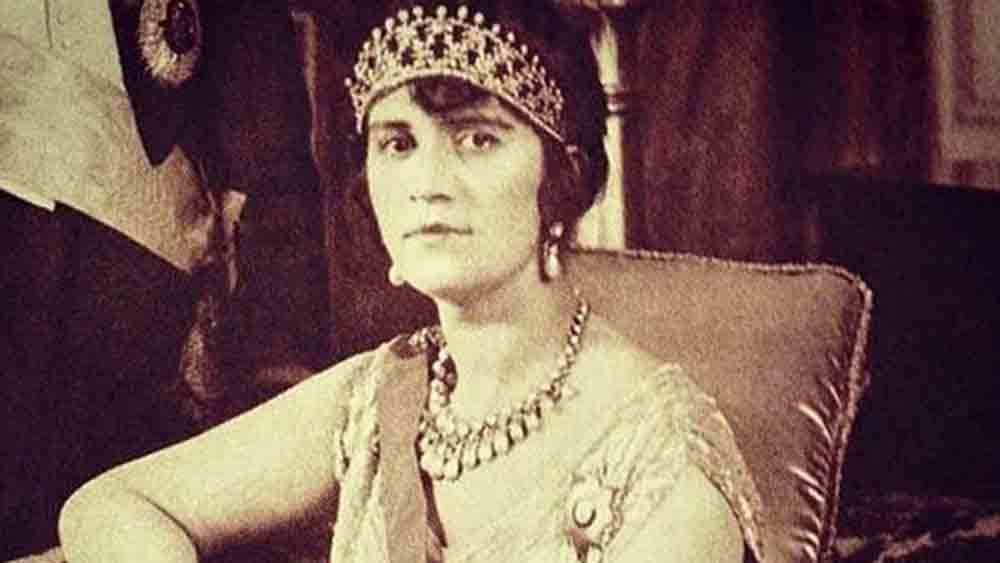 ১৯০১ সালে আব্দুর রহমানের মৃত্যুর পর মাহমুদকে আফগানিস্তানে স্বাগত জানান তৎকালীন আমির হাবিবুল্লা খান। সরকারে গুরুত্বপূ্র্ণ পদেও অধিষ্ঠিত হন মাহমুদ। সেই ক্ষমতাকে কাজে লাগিয়ে পশ্চিমি সংস্কৃতিতে অনুপ্রাণিত হয়ে নয়া আফগানিস্তান গড়ার লক্ষ্যে কাজ শুরু করেন তিনি। বাবার কাছ থেকেই আধুনিক পশ্চিমি শিক্ষায় হাতেখড়ি সোরাইয়ার। 