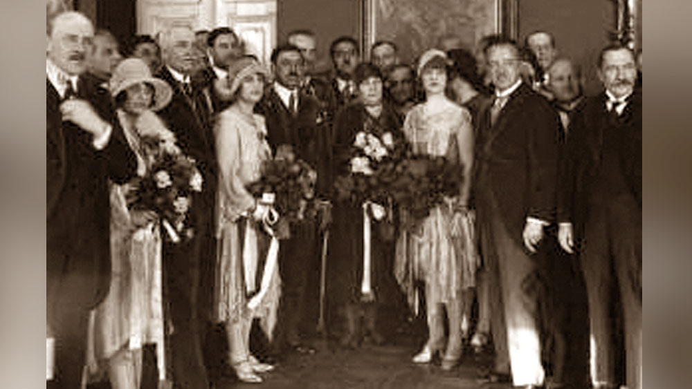 বহু ইতিহাসবিদ মনে করেন, সোরাইয়াই প্রথম মুসলিম নারী যিনি প্রকাশ্যে স্বামীর সঙ্গে বেরনোর সাহস দেখিয়েছিলেন। ১৯২৭ থেকে ১৯২৮ সাল পর্যন্ত ইউরোপের নানা দেশে স্বামীর সফরসঙ্গীও হয়েছিলেন সোরাইয়া। সেই সময় তাঁকে দেখতে ইউরোপের রাস্তায় মানুষের ঢল নামত বলে জানা যায়। টাইম ম্যাগাজিনের প্রভাবশালী নারীদের তালিকাতেও জায়গা পান সোরাইয়া।