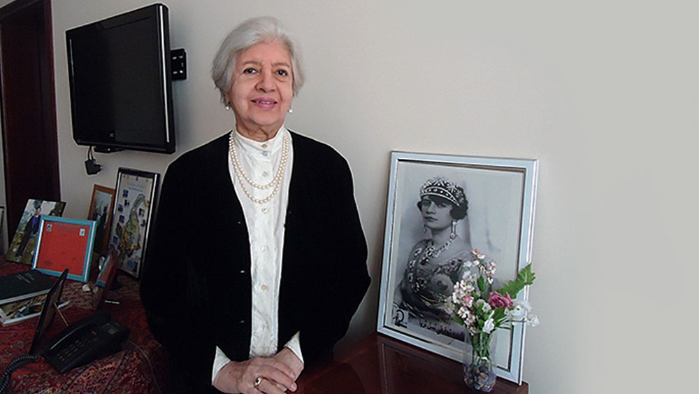 তবে ব্রিটিশ বিরোধী আমানাতুল্লা এবং সোরাইয়া ভারতের প্রতি বিশেষ ভাবে অনুরক্ত ছিলেন। ১৯২৯ সালের জানুয়ারি মাসে সিংহাসন ছাড়েন আমানাতুল্লা। দেশ ছেড়ে বেরিয়ে যান। তার এক মাস পর ভারতের মুম্বইয়ে (তৎকালীন বম্বে) তাঁদের ছোট মেয়ে ইন্ডিয়ার জন্ম হয়। ভারতে আশ্রয় পেয়েছিলেন বলে ছোট মেয়ের নাম ‘ইন্ডিয়া’ রাখেন আমানাতুল্লা এবং সোরাইয়া। তিনি প্রিন্সেস ইন্ডিয়া অব অফগানিস্তান নামে পরিচিত। নির্বাসন থেকে বছর কুড়ি আগে আফগানিস্তান যান তিনি। ইউরোপে আফগানিস্তানের সাংস্কৃতিক রাষ্ট্রদূতও প্রিন্সেস ইন্ডিয়া।