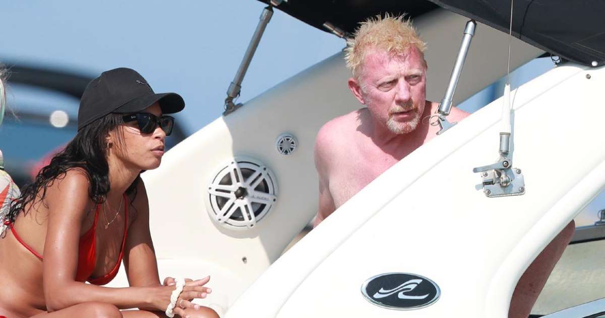 সম্প্রতি স্পেনের ইবিজায় গিয়ে বন্ধুবান্ধবদের সঙ্গে ছুটি কাটিয়ে এসেছেন বেকার। ছিলেন লিলিয়ানও। দু’জনের অন্তরঙ্গ ছবি ধরা পড়েছে ক্যামেরায়।