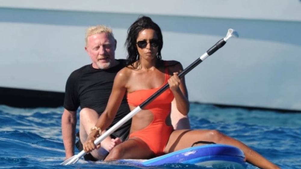 ইবিজার সমুদ্রে দু’জনকে স্নান করতে দেখা গিয়েছে। চালিয়েছেন বাইচও। দাঁড় ছিল লিলিয়ানের হাতেই। পিছনে বসেছিলেন বেকার। বাইচ চালানোর ফাঁকেই দু’জনকে একাধিক বার খুনসুটিতে মাততে দেখা গিয়েছে।