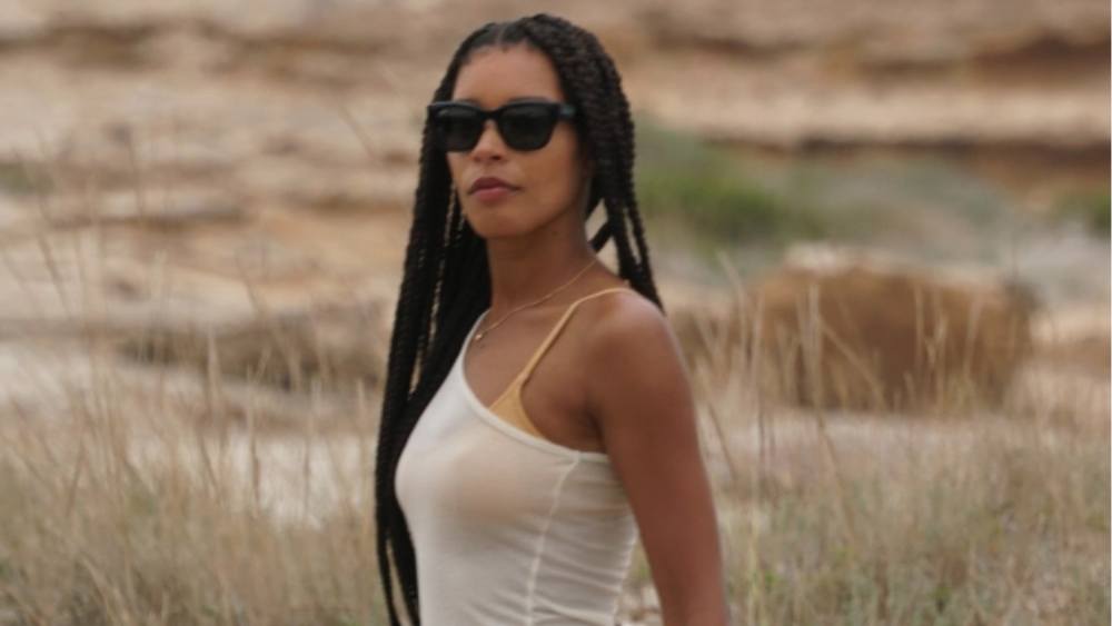 পেশায় বিশেষজ্ঞ হলেও লিলিয়ান নিজের স্টাইলের ব্যাপারে যথেষ্ট সচেতন। তিনি মূলত লন্ডনে থাকেন। তিনটি ডিগ্রি রয়েছে। আফ্রিকান স্টাডিজে মাস্টার্স করেছেন তিনি। পাঁচটি ভাষায় কথা বলতে পারেন।