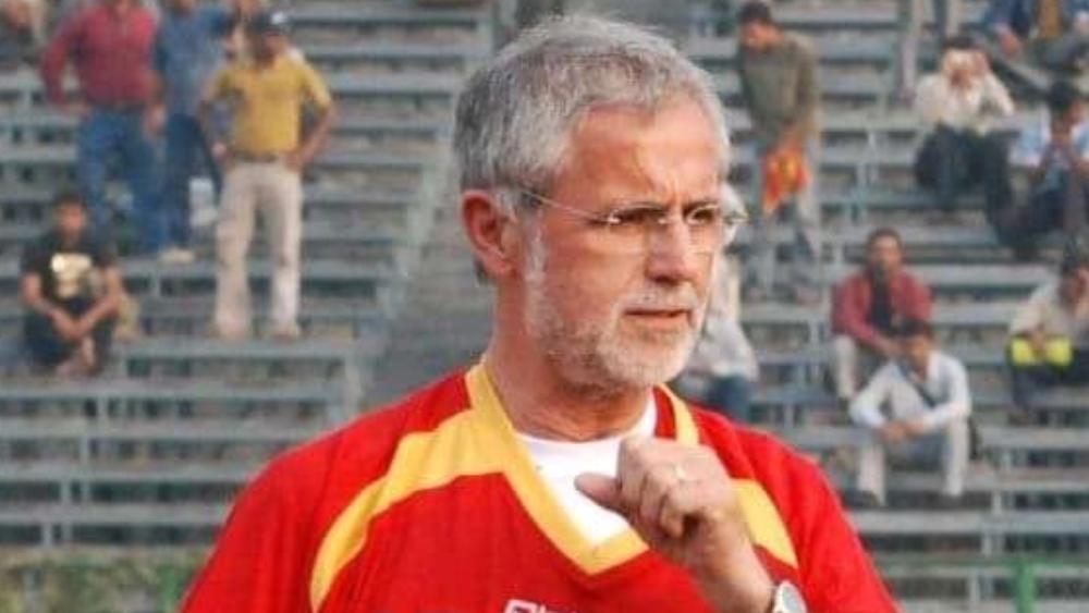 ইস্টবেঙ্গল ক্লাবের জার্সিতে।