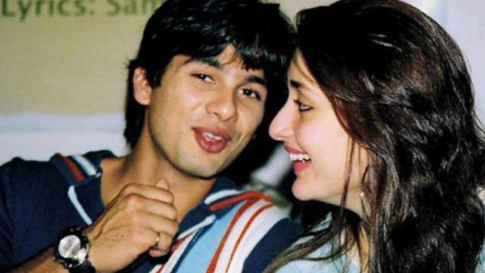 জানা যায়, শাহিদকে ‘ডেট’-এ নিয়ে যেতে অনেক কাঠখড় পোড়াতে হয়েছিল করিনাকে। করিনাই প্রথম প্রেম নিবেদন করেন।