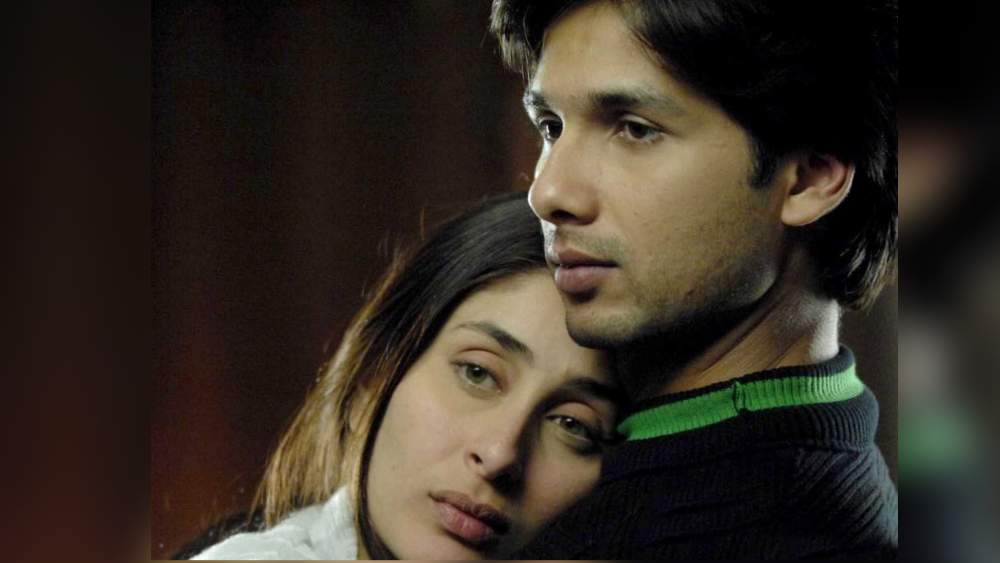 একাধিক সংবাদমাধ্যমের দাবি, শাহিদ কপূরের ফোনেই রেকর্ড ছিল সেই দু’টি ভিডিয়ো। ভিডিয়ো ফাঁস করার পিছনে সন্দেহের আঙুল ওঠে পঙ্কজ-পুত্রের উপর।