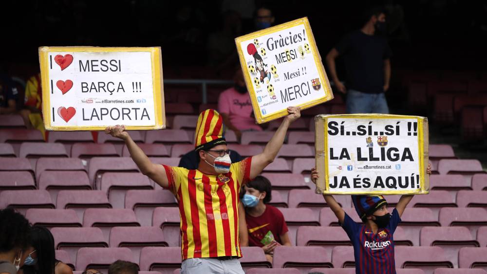 মেসির সমর্থনে পোস্টার।