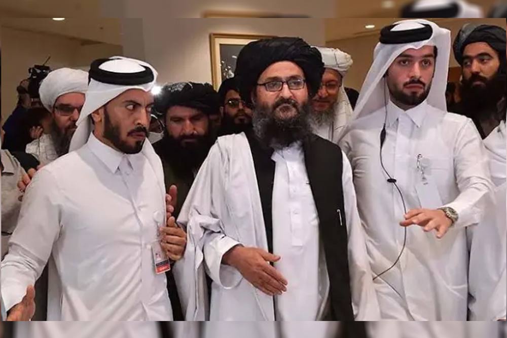 মোল্লা আব্দুল গনি বরাদর: এই মুহুর্তে তালিবানের মুখ তিনিই। কাবুলে দখল নেওয়ার আগে প্রাক্তন প্রেসিডেন্ট আশরফ গনির সঙ্গে মৌখিক বৈঠক করেছিলেন তিনিই। এক সময়ে মোল্লা ওমরের ডান হাত ছিলেন আব্দুল গনি।২০১০ সালে পাকিস্তানের করাচিতে গ্রেফতারও হয়েছিলেন। ২০১৮ সালে মুক্তি পাওয়ার পর ফের তালিবান নেতা হয়ে ক্ষমতায় ফেরেন।