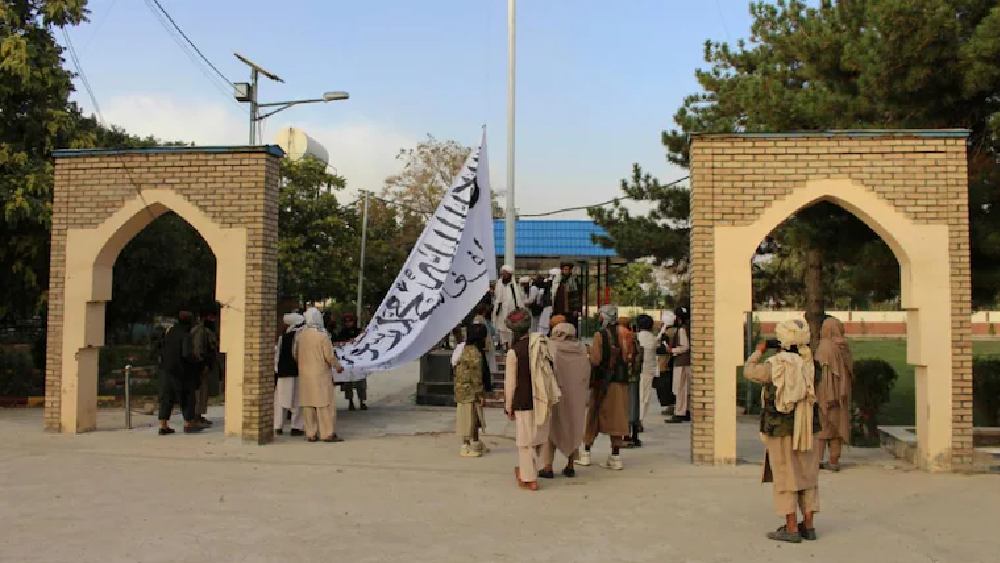 রবিবার রাতে তালিবান সেনা আফগানিস্তানের প্রেসিডেন্ট ভবনের দখল নেওয়ার পর সেই বেরাদরই বলেছেন, ‘‘এ তো সবে শুরু। তালিবানকে আসল পরীক্ষা এ বার দিতে হবে। দেশের মানুষকে প্রয়োজনীয় পরিষেবা দেওয়ার দায়িত্ব পালন করতে হবে তালিবানকে।’’