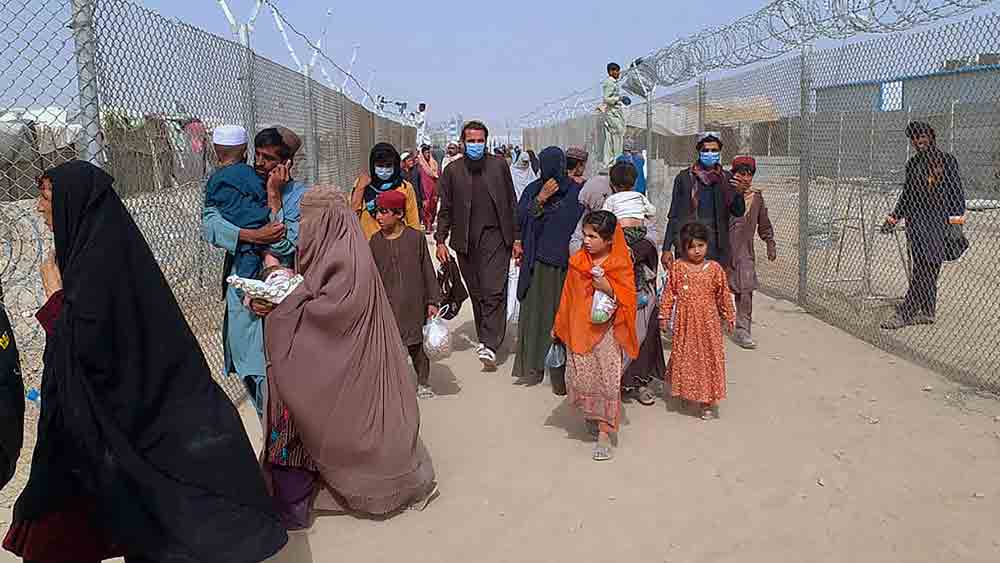 চমন সীমান্ত সীমান্ত পেরিয়ে পাকিস্তানে আফগানরা।