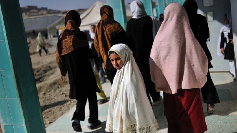 ১৯৯৬ সালের পর থেকেই মেয়েদের পড়াশোনা করাটাই একটি লড়াই হয়ে দাঁড়িয়েছে। আগের মতো ছেলেদের সঙ্গে সমান তালে শিক্ষাগ্রহণ করা এখন দূরের কথা।