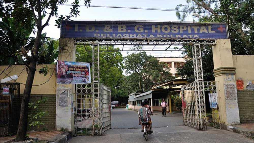 অসুখের ঘোরে নয় তো! এ কোথায় এলাম! এ কি গল্পে পড়া কোনও সুসজ্জিত বাগান বাড়ি! নাকি কোনও মন্দির?