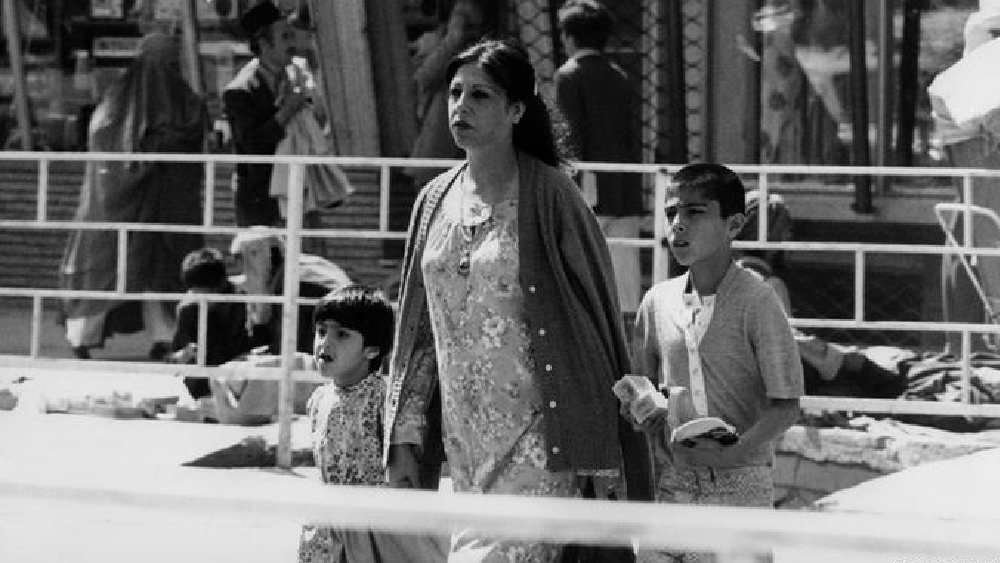 রাস্তাঘাটে হিজাব ছাড়াও মেয়েদের দেখা পাওয়া অনেক বছর আগেই বন্ধ হয়ে গিয়েছে আফগানিস্তানের রাস্তায়।