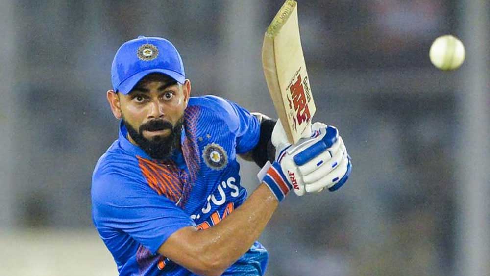 গত বছর আইসিসি দশকের সেরা ক্রিকেটারের পুরস্কার চালু করেছে। প্রথম ক্রিকেটার হিসেবে সেই পুরস্কার পান কোহলী। স্যর গারফিল্ড সোবার্স পুরস্কার পেয়েছিলেন তিনি।