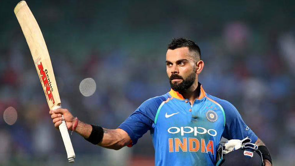 দ্রুততম ভারতীয় ক্রিকেটার হিসেবে এক দিনের ক্রিকেটে ১০০০, ৪০০০, ৫০০০, ৬০০০, ৭০০০, ৮০০০, ৯০০০ এবং ১০০০০ রান রয়েছে তাঁর।