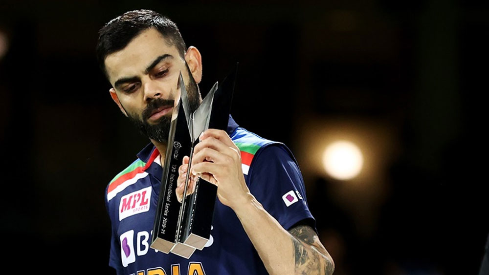 এক দিনের ক্রিকেটে কোনও দেশের বিরুদ্ধে সব থেকে বেশি শতরানের নজির রয়েছে তাঁর। ওয়েস্ট ইন্ডিজের বিরুদ্ধে এখনও পর্যন্ত তিনি ন’টি শতরান করেছেন।