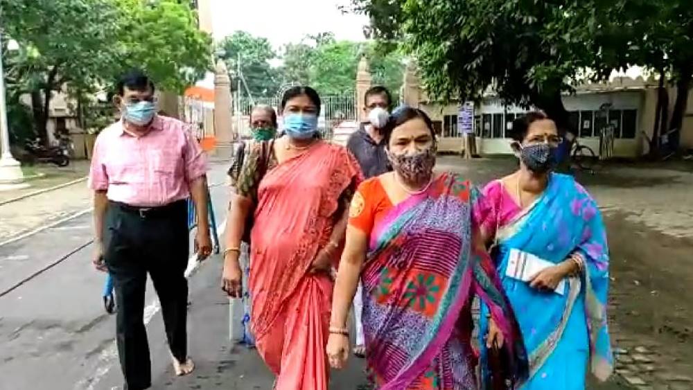 বুধবার বেলুড় মঠে দর্শনার্থীরা।