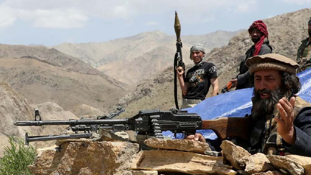 কী কী অস্ত্র হাতে পেয়েছে তালিবান, তার একটা আন্দাজ পাওয়া গিয়েছে নেটমাধ্যমে ছড়িয়ে পড়া বেশ কিছু ফুটেজে। 