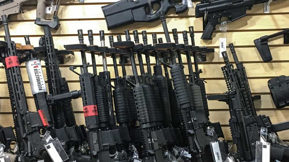 যুদ্ধপতি দস্টুমের বাড়িতে অস্ত্র থাকবে, তা বলে দিতে হয় না। সে ক্ষেত্রে সেই অস্ত্রও আপাতত তালিবানের দখলেই। 