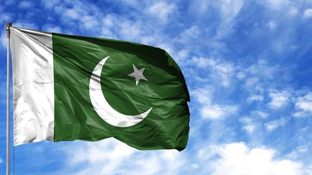 এ ছাড়াও বিভিন্ন সময়ে কাশ্মীর ইস্যুতে পাকিস্তানের পক্ষে কথা বলতে দেখা গিয়েছিল তাঁকে। তাঁর ফোনে আড়ি পেতেও সেই প্রমাণ পেয়েছিল এফবিআই। গোপনে পাকিস্তানের হাতে অনেক গুরুত্বপূর্ণ তথ্য পৌঁছে দেওয়ার অভিযোগ উঠেছিল তাঁর বিরুদ্ধে।