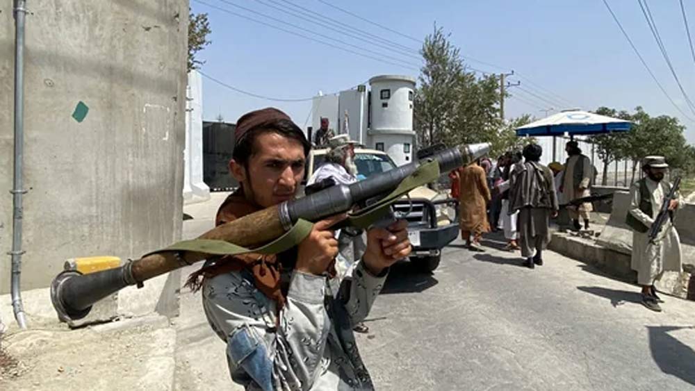 সশরীরে তালিবানের মুখোমুখি হওয়া এবং পাইপলাইন প্রকল্প নিয়ে তাদের হয়ে কথা বলার জন্যই ভারতীয় সংবাদমাধ্যম সে সময় রবিনকে ‘লেডি তালিবান’ নাম দিয়েছিল।