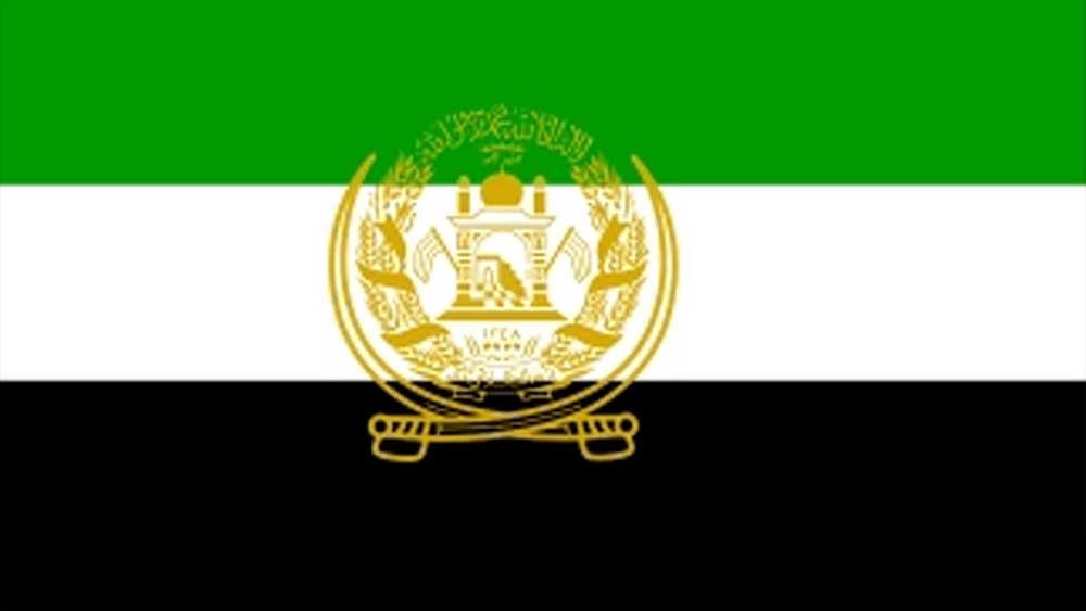 ১৯৯২ সালে কাবুলের দখল নেয় মুজাহিদিন। বুরহানুদ্দিন রব্বানি হলেন নতুন প্রেসিডেন্ট। তাঁর আমলে ফের পতাকা বদলে যায় অনেকটাই। সবুজ, কালো এবং সাদা— এই তিন রঙে সেজে ওঠে পতাকা। আমানুল্লা এবং নাদির শাহের আমলে পতাকার মাঝে যে নকশা ছিল, সেই দুইয়ের মিশেলে নতুন নকশা বানানো হল।