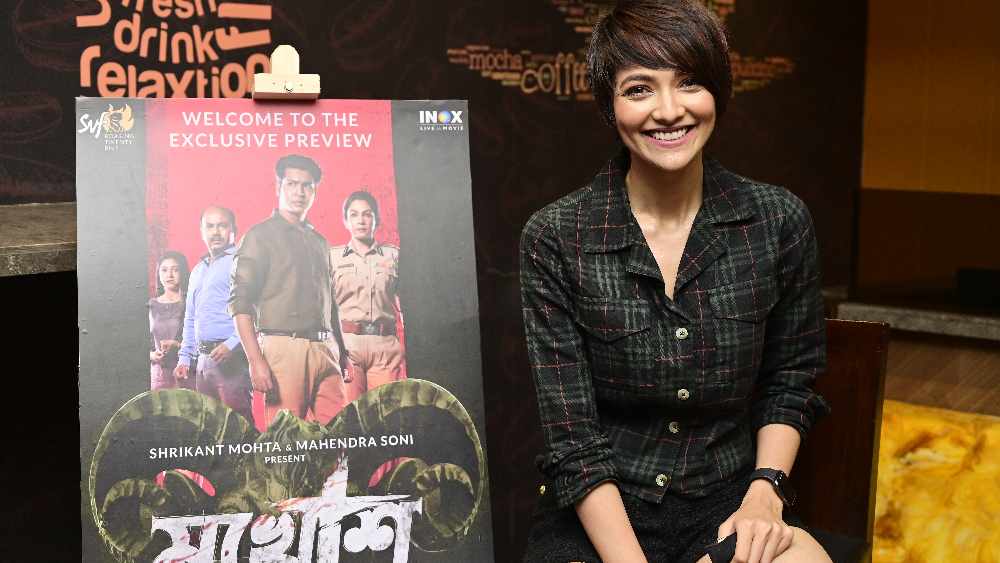 অনিন্দ্য চট্টোপাধ্যায়ের ‘প্রেম টেম’ ছবির নায়িকা সুস্মিতা চট্টোপাধ্যায়ও ‘মুখোশ’-এর প্রিমিয়ারে উপস্থিত ছিলেন। ‘প্রেম টেম’ ছাড়াও ‘মারদোনার জুতো’ আর ‘প্রিয় চরিত্র’-এ তাঁকে দেখা গিয়েছে।