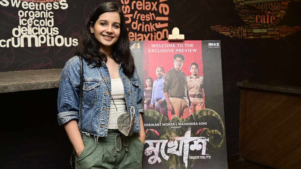 অতি সম্প্রতি  রণবীর সিংহের সঙ্গে একটি বিজ্ঞাপনে কাজ করে চেনা মুখ হয়ে উঠেছেন অঙ্গনা রায়। তাঁকে দেখা গিয়েছে তারকাদের ভিড়ে।