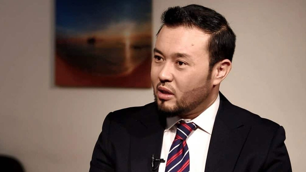 আফগানিস্তানে ওসামার নাগাল পেতে ইংরেজিতে দখল থাকা স্থানীয় দোভাষীর প্রয়োজন ছিল আমেরিকার। তাই আফগানিস্তানে পা রেখে প্রথমেই স্থানীয় দোভাষী খুঁজতে শুরু করে আমেরিকা। তালিবানকে হঠাতে আফগানিস্তানে প্রচুর লোক নিয়োগ করে তারা। ইংরেজি জানার দৌলতে আফগানিস্তানে আমেরিকার সেনার দোভাষী নিযুক্ত হন ফহিম। তাতেই তাঁর জীবনের মোড় ঘুরে যায়।