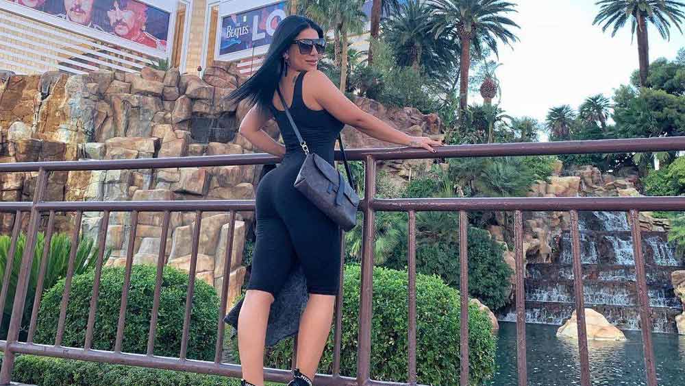 রবিবার তালিবানের দখলে কাবুল চলে আসার পর কয়েক রাত প্রাণ হাতে নিয়ে কাটিয়েছিলেন। বুধবার আমেরিকার উদ্ধারকারী বিমানে কাবুল ছাড়তে পেরে দীর্ঘশ্বাস ফেলেছেন। কাবুল থেকে দোহা এবং সেখান থেকে তুরস্কের ইস্তানবুলে আপাতত রয়েছেন তিনি।