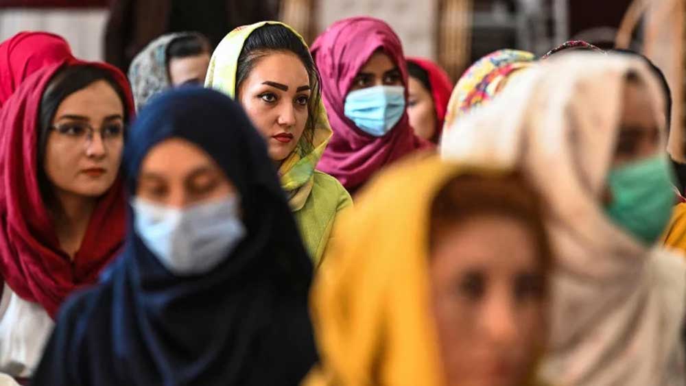 তালিবানি শাসনে ফিরে গেল আফগানিস্তান। তাদের ক্ষমতা কেড়ে নেওয়ার যুদ্ধে গোটা পৃথিবী আতঙ্কিত। বিশেষত সে দেশে মহিলাদের অবস্থান নিয়ে চিন্তিত বিশ্ব। মহিলাদের উপর অত্যাচারের জন্য কুখ্যাত তালিবান শাসন সঙ্গীত এবং চলচ্চিত্রের পরিপন্থী।