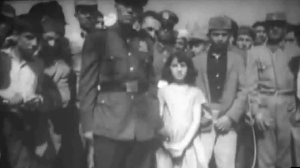 কাবুলে প্রথম যে পূর্ণদৈর্ঘ্যের ছবি তৈরি করা হয়, তা হল ‘লাইক ঈগলস’, সাদা কালো ছবি। ছবিতে অভিনয় করেছিলেন আফগান অভিনেতা-গায়ক জাহির ওয়াইদা এবং নাজিয়া নামের এক কিশোরী।